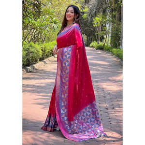 Sari de Seda Suave Rosa Intenso con Bordado Floral y Zari, Vestidos de Noche Elegantes con Contraste Tejido - Product Image 1