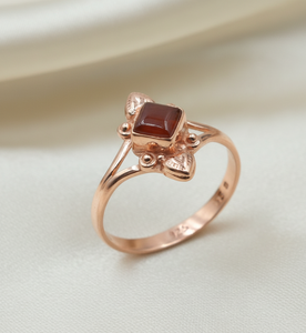 Anillo Minimalista Boho Hecho a Mano en Plata de Ley 925 con Cornalina Roja Natural, Anillo de Compromiso Chapado en Oro Amarillo y Rosa para Ella - Product Image 5