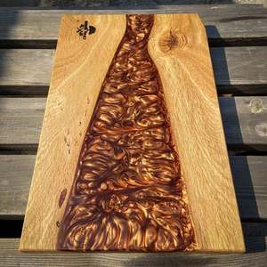 Plateau de service en bois d'acacia de qualité supérieure avec résine époxy, planche à découper rustique faite à la main pour charcuterie, fromages, pain, apéritifs et usage domestique - Product Image 3