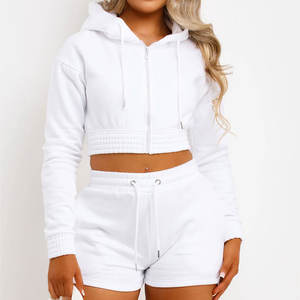 Ensemble sweat à capuche et short décontracté pour femme – Tenue décontractée avec sweat à capuche et short assorti - Product Image 1
