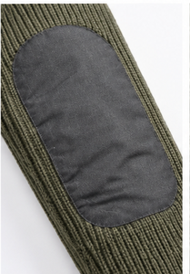 Pull en tricot côtelé vert olive à col en V avec patchs sur les épaules et les coudes - Product Image 3