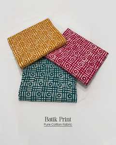 Tela 100% algodón con estampado tradicional. Compre a precio de ganga. Ideal para minivestidos, trajes de mujer, kurta, blusas de algodón. - Product Image 1