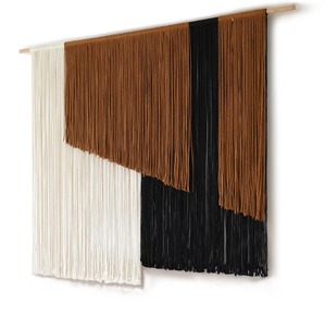 Elegante tapiz de macramé grande de tres tonos para decoración de pared, centro de mesa, dormitorio, sala de estar y decoración única de inspiración bohemia de la India. - Product Image 6