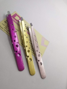 Pinzas para Cejas Dorlon de Acero Inoxidable con Acabado Brillante, Puntas Inclinadas, Logotipo Personalizado, Certificación CE, Duraderas y Ligeras para Cejas Encarnadas - Product Image 5