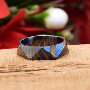 Anillo de Acero Inoxidable Timascus Hecho a Mano con Patrón Profundo, Forma Estética, Duradero, Estilo Vintage, para Él y Ella. - Product Image 2
