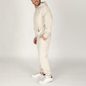 Ensemble survêtement et jogging cargo personnalisé avec logo pour homme – Tenue de sport élégante et décontractée - Product Image 1