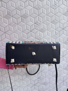 Bolsos de Viaje de Cuero Hechos a Mano con Diseño Único, Bolsos Multiusos con Patrón de Damas de Inglatera, Bolso Hecho a Mano Unisex, Bolso de Viaje de Gran Tamaño - Product Image 5