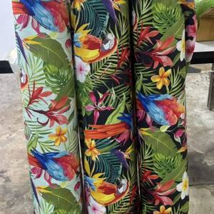 Impresiones digitales tropicales hermosas, coloridas y nítidas sobre tela de poliéster tejida de 44 pulgadas de ancho, listas para envío inmediato. - Product Image 3