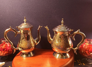 Théière en laiton de style Mughlai d'art indien avec couvercle et une poignée de concepteur, conception gravée, articles de service, vaisselle arabe Dallah - Product Image 4