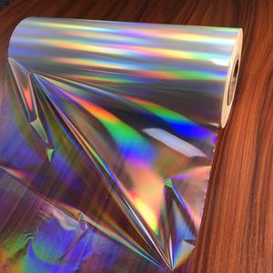 Film PET métallisé holographique personnalisable, film réfléchissant arc-en-ciel haute brillance pour l'impression d'étiquettes d'emballages cosmétiques, décoration - Product Image 1