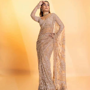 Traditionnel lourd qualité papillon Net Saree 5mm paillettes broderie séchage rapide avant dos chemisier manches pour les occasions de fête - Product Image 1