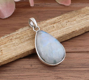 Collar con Colgante de Piedra Lunar Arcoíris Natural, Plata de Ley 925, Chapado en Platino, Engaste Vintage, Gema Auténtica con Destello Azul - Product Image 3