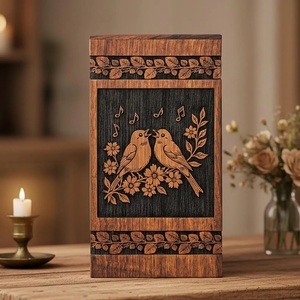 Urne funéraire en bois de rose gravé, style américain, écologique et durable, pour commémorer les oiseaux amoureux - Product Image 4