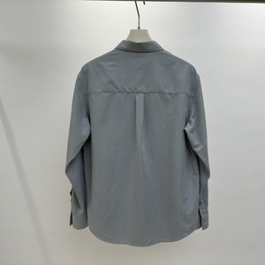 เสื้อเชิ้ตแขนยาวลำลองผู้ชายแบบสั่งทำ OEM ODM ปักลายที่ปกเสื้อ ปกคอพับ ติดกระดุมเม็ดเดียว - Product Image 4