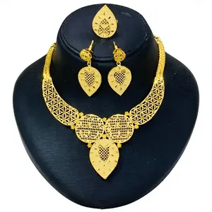 Nuevo Diseño de Collar de Latón Chapado en Oro con Forma de Flor para Mujer, Joyería para Fiestas y Bodas en Línea en India - Product Image 4