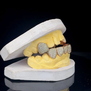 Grillz de Dientes Personalizados de Moissanita, Plata de Ley 925, Totalmente Cubiertos de Piedras, 6 Grillz Inferiores, Joyería Dental para Hombres Estilo Rapero - Product Image 2