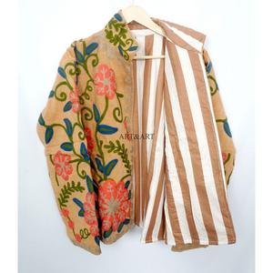 Chaqueta Acolchada de Algodón 100% Bordada para Mujer, Venta al Por Mayor, Ecológica, Transpirable, de Secado Rápido, Estilo Retro para Otoño/Invierno - Product Image 4
