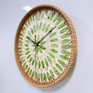 Horloge murale en rotin de bonne qualité, accessoires pour murs de restaurant, prix bas, fabriquée au Vietnam - Product Image 1