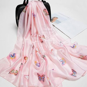 Écharpe en soie de luxe fabriquée au Pakistan, tissu respirant et doux, élégante, pour les voyages décontractés et le port au bureau. - Product Image 2