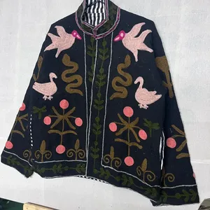 Chaqueta Bordada Negra Vintage Hecha a Mano para Mujer, Diseño Floral y de Aves Artesanal Tradicional Único, Estilo Boho con Frente Abierto - Product Image 1