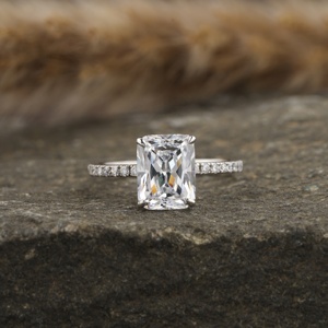 Anillo de compromiso de diamante de corte radiante cultivado en laboratorio, oro sólido de 14K, certificado IGI, anillo de diamante con ajuste LuxuriousPave, regalo para mujer - Product Image 1