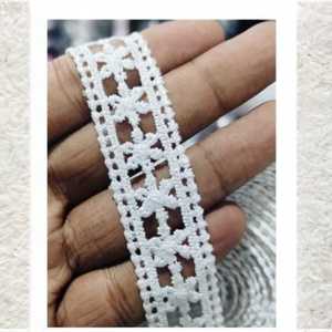 Elegante encaje de algodón con borde de encaje, ideal para vestidos, ribetes de dupatta y prendas de diseñador. - Product Image 1
