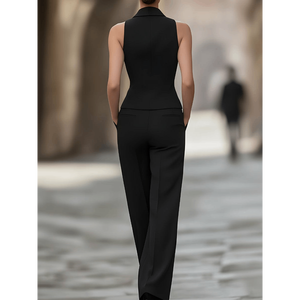 Mono halter inspirado en el traje de esmoquin de Obsidian Architect, con escote pronunciado. - Product Image 3