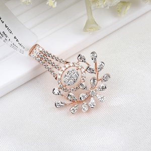 จี้ทองคำแท้ 14K รูปใบไม้ประดับเพชรธรรมชาติ ดีไซน์ดอกไม้ ขายส่ง เครื่องประดับชั้นดี Memoria Jewels - Product Image 3