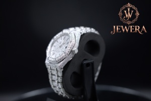 Most Selling Luxury Stainless Steel Silver <b>Watch</b> with Mossinate Diamond Inlays Ideal <b>for</b> Those Who Appreciate Fine Craftsmanship - Product Image 3