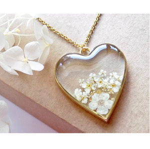 Regalo de cumpleaños único y moderno para ella, collar con colgante de resina con brillantina dorada y cadena dorada a un precio razonable. - Product Image 6