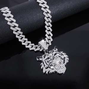 Collar con Colgante de Diamantes de Lujo para Hombre, Joyería Fina, Regalo para Compromiso, Boda y Fiestas Especiales, Disponible a Precio de Mayoreo - Product Image 6