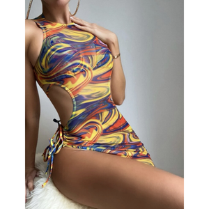 Traje de baño de una pieza halter para mujer, talla grande, diseño hueco, detalle de lazo lateral, estampado vibrante, poliéster y elastano, parte inferior tipo tanga - Product Image 2