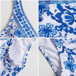 Conjunto de bikini de 2 piezas con estampado floral para mujer, cuello pronunciado, parte inferior de cintura alta con falda, traje de baño estilo falda - Product Image 4