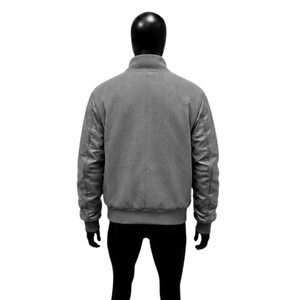 Maquette de veste universitaire grise personnalisée, vue de devant, style streetwear tendance, décontractée, universitaire, athlétique, coupe régulière, polyester et coton - Product Image 2