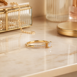 Anillo con Diamante Cultivado en Laboratorio con Corte Cojín y Pavé en Oro Amarillo de 14K |   Anillo de Compromiso Nupcial, Joyería Fina de Lujo, Regalo de Aniversario para Mujer - Product Image 3