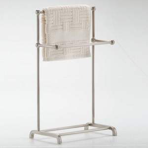 Porte-serviettes en métal haut et moderne pour salle de bain, offrant une solution pratique pour suspendre le linge et un rangement décoratif - Product Image 1