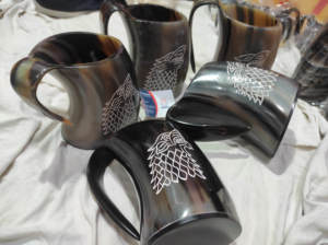 Jarra de Cerveza Hecha a Mano con Diseño Vikingo de Odín, Inspirada en la Cultura Nórdica, 100% Cuerno de Búfalo Real, Accesorio Medieval Artesanal - Product Image 4