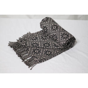 Chal de Jacquard de Algodón de Longitud Media para Mujer, Impresión Digital de Alta Calidad, Secado Rápido, Duradero, Izzu International - Product Image 3