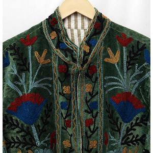 Veste à col pour femme en velours brodé à la main avec des motifs floraux, manches longues, broderie à la main, doublure en coton rayé, style chic, automne - Product Image 6