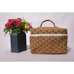 Bolsa de Cosméticos Grande Acolchada de Algodón con Estampado Floral, Organizador de Maquillaje Hecho a Mano, Bolsa de Aseo de Viaje con Cierre de Cremallera - Product Image 1