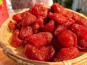 Fraises séchées moelleuses très demandées, naturelles, sucrées et moelleuses, fruits séchés, collation saine, qualité supérieure, vente en gros - Ms. Grace - Product Image 5