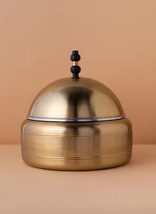 ถาดอุ่นอาหารหรูหราสีทองพร้อมฝาปิดแบบแขวน วัสดุโลหะขัดเงา แต่งด้วยสีดำด้าน เหมาะสำหรับบุฟเฟ่ต์โรงแรมและงานแต่งงาน - Product Image 4