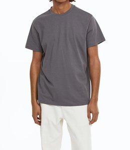 Camiseta Básica Gris Carbón en Oferta, Camiseta de Algodón Premium para Hombre, Cuello Redondo, Corte Regular, Lisa, Informal, para Uso Diario - Product Image 1