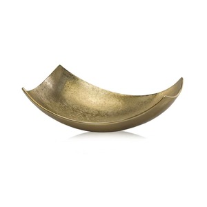 Vase de table tendance en aluminium fait main de haute qualité, finition dorée, design moderne, bol décoratif pour l'inauguration de maison ou un mariage - Product Image 4