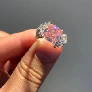 Precioso anillo de propuesta romántico con diamante de corte cojín de moissanita rosa para mujer, joyería fina de plata 925 original, regalo de boda - Product Image 1