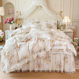 Parure de lit matelassée florale vert clair 4 pièces avec <span class=keywords><strong>jupe</strong></span> de lit et housse de couette à volants en dentelle, en coton doux, tailles King et Queen - Product Image 4
