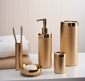 Colección de Baño Metcraft Premium de Seis Piezas en Acero Dorado Antiguo Cepillado, con Textura Lineal Fina y Elegante Biselado - Product Image 3