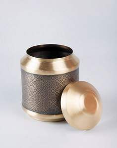 Portavelas de metal de calidad premium para decoración elegante de eventos, que proporciona iluminación decorativa y un toque de lujo. - Product Image 1