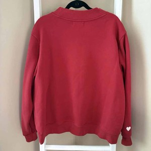 เสื้อสเวตเชิ้ตคอกลมปักลาย ผู้ชาย สีแดง ผ้าฝ้ายฟลีซ 100% เป็นมิตรกับสิ่งแวดล้อม ลายตัวอักษร Parke ด้านหน้า ทรงปกติ ใส่ได้ในฤดูใบไม้ร่วง แพ็ค 2 ชิ้น - Product Image 2