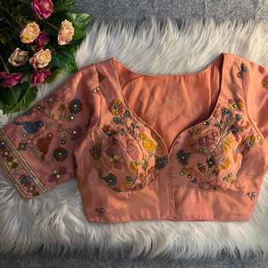 Blusa Corta de Seda Tejida con Encaje Bordado Estilo Sabyasachi para Mujer |   Ropa de Fiesta Acolchada Ecológica con Motivo de Aves y Adornos de Espejo - Product Image 6